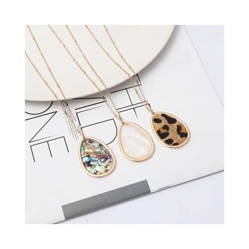 Fashion Jewelry Metal Alloy Necklace Leopard Inlaid Abalone Shell Trendy Pendant Necklace Long Chain Sweater Chain