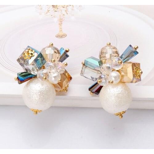 Fashion Handmade Metal Pearl Stub Earrings Colorful Crystal Elegant Party Wedding Earrings Women Jewelry 2021