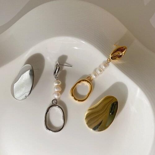 Temperament Metallic Asymmetric Geometrical Natural Pearl Dangle Earring for Women Hollow Irregular Earring Jewelry Pendientes