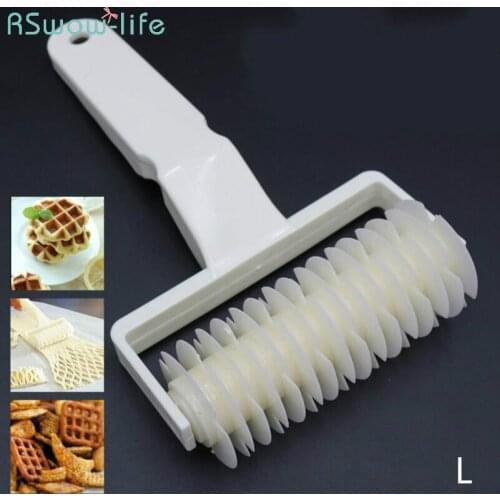 Creative Pizza Baking Tools Large Medium And Small Plastic Broaching Net Knives Dough Roller Knives Pasta Cutter Kitchen White