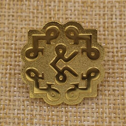 New design die-cast gold badge back butterfly buckle flower shape zinc alloy pin