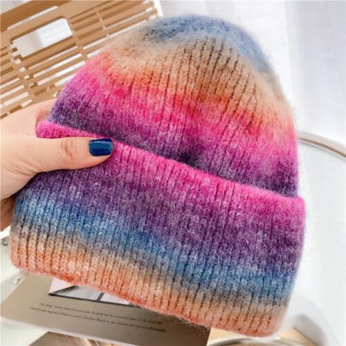 2020 New Womens Winter Hats Rainbow Striped Ski Hat Female Warm Gradient Tie Dye Beanies for Men Women
