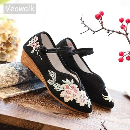 Veowalk Women Cotton Fabric Embroidered 4cm Heel Wedge Shoes Ladies Pointed Toe Platforms Retro Comfortable Embroidered Shoes
