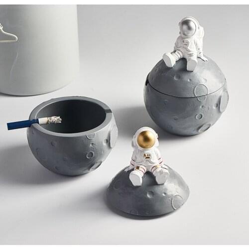 Nordic With cover Astronaut Ashtray Crafts Creativity Living room Home Coffee table Decorations Resin Adornment Gift