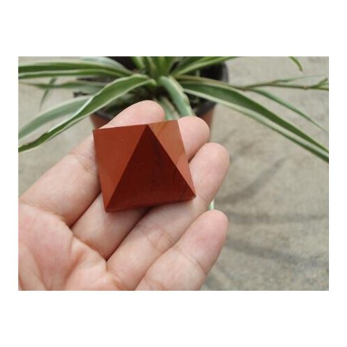 Pretty natural red jasper stone quartz crystal Pyramid healing free shipping