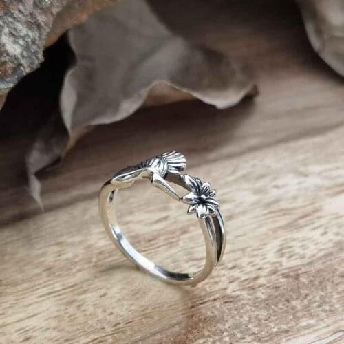 KJ3V Humming Bird & Flower Blossom Ring Dainty Hummingbird Jewelry Gift in Silvertone Flying Bird Simple Nature Men Women Animal