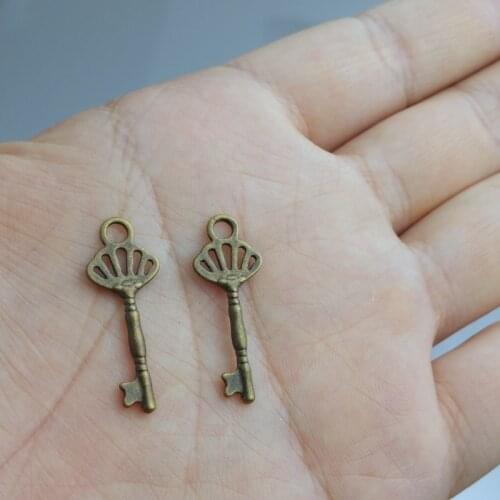 10 pieces / lot Alloy Lovely key Findings charm pendants Antiqued bronze Necklace Bracelet accessories