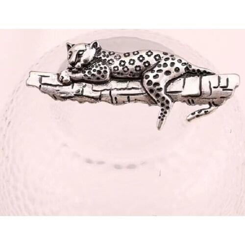 New original European and American fashion brand temperament personality retro cheetah joker baroque simple brooch accessories