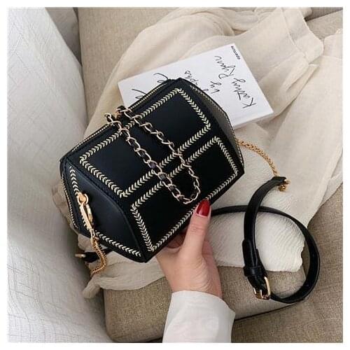 2021 summer small bag fashion shell bag small fresh female bag hand-in-hand chain bag shoulder messenger bag