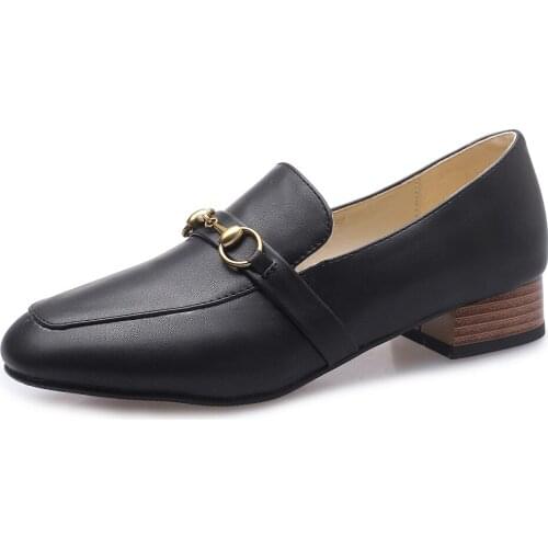 Early spring in 2019 new product joker low heel side with shallow mouth big yards 40 to 43 students round head leisure shoes