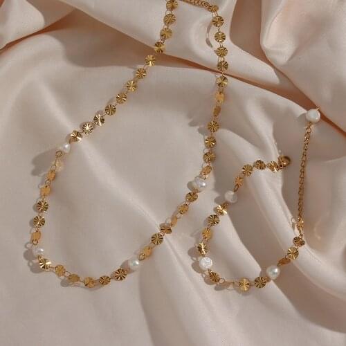 2021 New Elegant Girls Cute Lovey Freshwater Pearl Flower Sequins Chain Choker Necklace Gold Plated Stainless Steel Jewelry