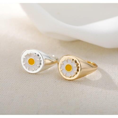 Stainless Steel Gold Daisy Metal Ring For Women Couple Large Signet Ring Flower Retro Index Finger Engagement Rings Accessories