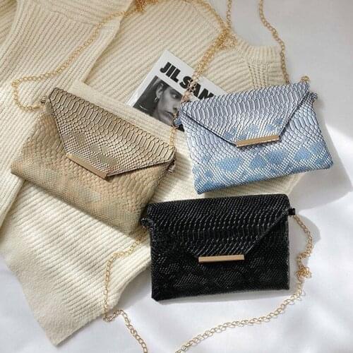 Fashion retro light and versatile one-shoulder messenger snake skin texture large-capacity casual clutch