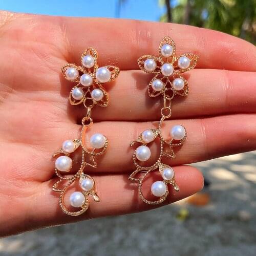 HuangTang Charming Pearl Flower Long Drop Earrings for Women Elegant Gold Color Metal Tasstl Earrings Weddings Jewelry 18338