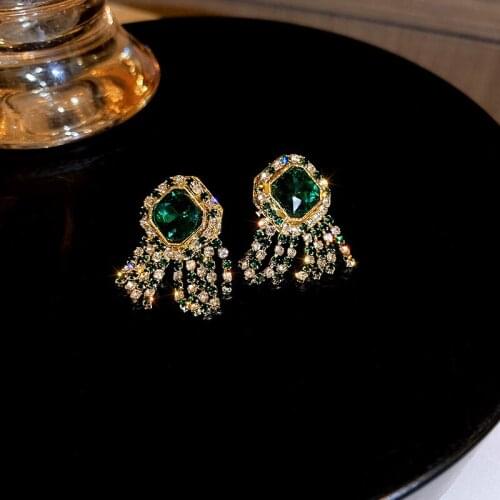 2021 New French Retro Court Style Green Rhinestone Earrings for Woman Sen Department Golden Tassel Earring Jewelry Wholesale