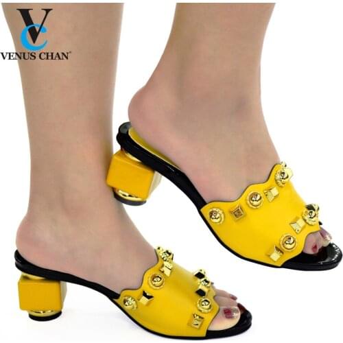 Latest Design Shoes for Wedding Women 2021 Fashion Women Clear Rhinestone Heels Open Toe Slip on Pumps Italian Women Party Shoes