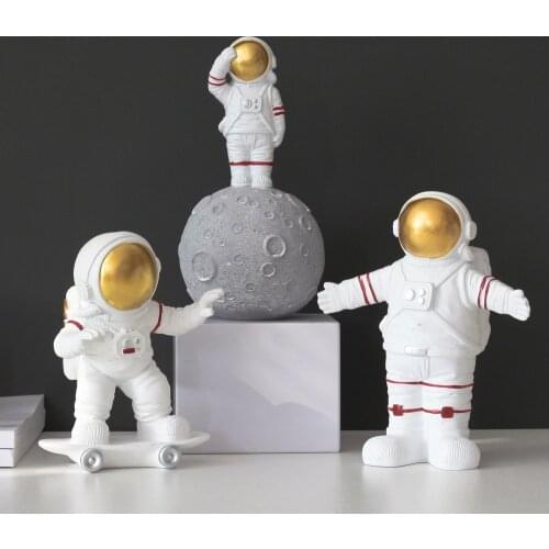 Resin Silver Cosmonaut Statues Man Gift Astronaut Figurines Modern Home Decor Spaceman Moon Figures Decorative Desktop Ornaments