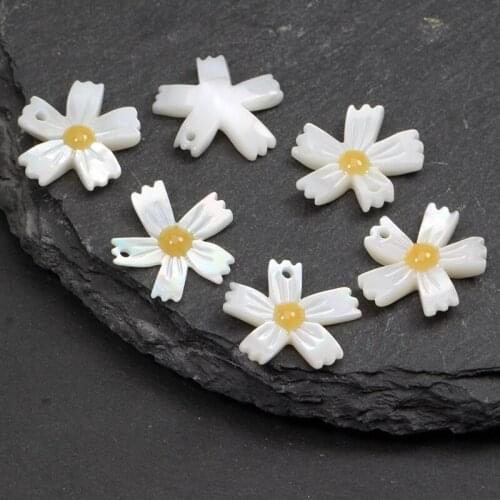 50pcs/lot )New!! 15mm Natural Sunflower Front Hole Mother of Pearl shell Daisy Flower for DIY Jewelry Mother Pearl for Brooch