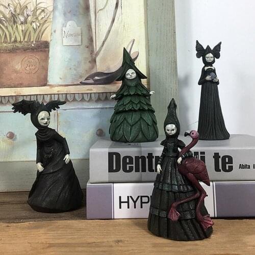 Halloween Witch Figurine Statue Resin Creepy Witch Sculptures Garden Decoration for Home Patio Yard Lawn Porch