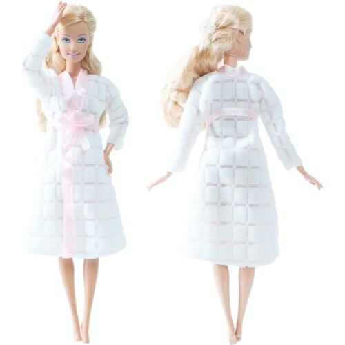 BJDBUS One Pcs Doll Bathrobe Bathroom Suit Winter Pajamas Warm Wear Sleeping Outfit Clothes for Barbie Doll Accessories DIY Toys