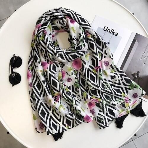 2020 new style autumn and winter ladies fashion travel beach printed cotton shawl ladies national silk scarf quality scarf