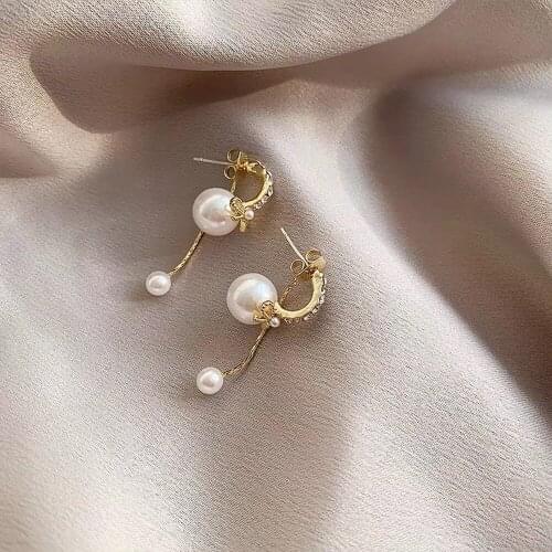 Han Edition Stud Earrings Fashion Bowknot Shape Imitation Pearl Earring Style Restoring Ancient Ways The Charm Of Women Gift