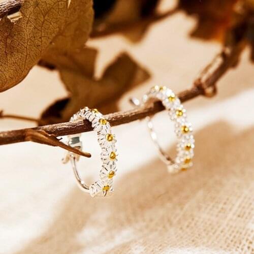 Cute Flower Daisy Earrings For Women Round Hoop Earrings Vintage Circle Floral Earring Wedding Jewelry Gifts