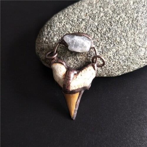 FUWO Hot Sale Shark Tooth Pendant With Antique Copper Plated Natural Shark Tooth Fossil Retro Jewelry Wholesale PD375 3Pcs