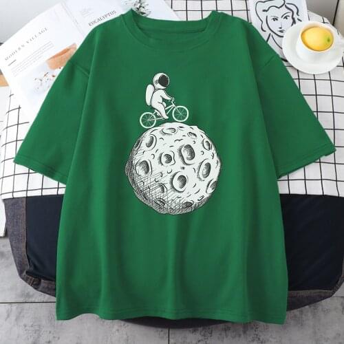 Astronaut Around The Moon Printing Female t-Shirts Summer Plus Size Clothing o-Neck Casual t Shirts Casual Style Women Tshirt