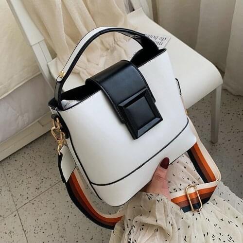 In spring 2021 the new fashion Korean version of Joker trend handbag ladies shoulder slung large capacity handbag