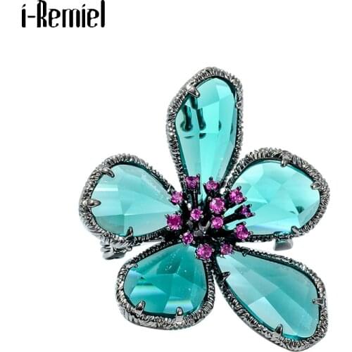 Fashion Elegant Flower Brooches for Women New Floral Crystal Luxury Jewelry Sweater Buckle Coat Pins Accessories Christmas Gifts