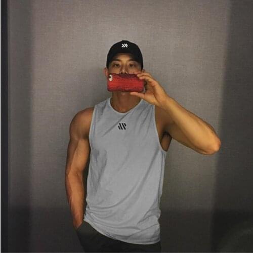 2021 Mens Fitness Tank Top Male Bodybuilding Sleeveless Top Men Mesh Breathable Sports Vest Undershirt Fashion Running Tank Tops