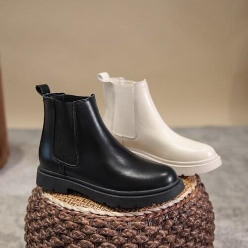 Round Toe White Ankle Boots Womens Rubber Shoes Rain Luxury Designer Chelsea Flat Heel Low Fashion Lolita Ladies Rock