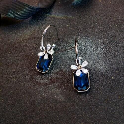 Womens geometric blue earrings fashion simple personality flower earrings exquisite Women jewelry 2021 trend Unusual earrings