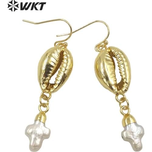 WT-MPE058 Gorgeous 18k gold electroplated resist tarnishable natural cowrie shell with pearl charm earrings lady shell earrings