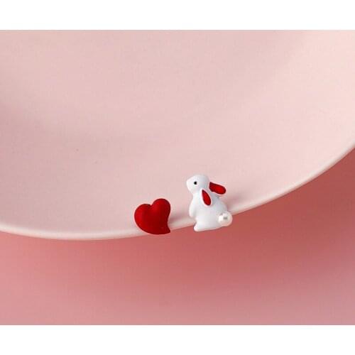 2021 Wholesale New Cute Fairy Tales Bunny Rabbit Pearl Stud Earrings Sweet Girls Women Asymmetric Love Heart Jewelry