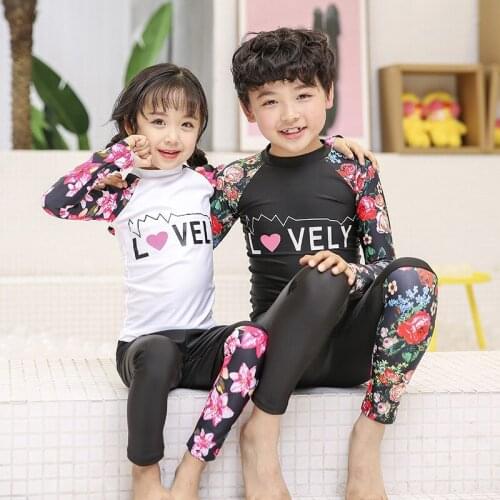 2019 New big childrens swimwear boys and girls split long-sleeved sunscreen swimwear kids two-piece swimwears sw107