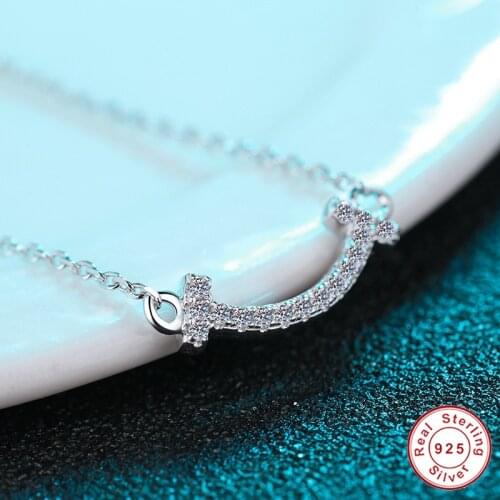 Geoki Passed Diamond Test 0.1 CT Perfect Cut Moissanite Smile Shaped Pendant Necklace Women 925 Sterling Silver Cute Necklaces