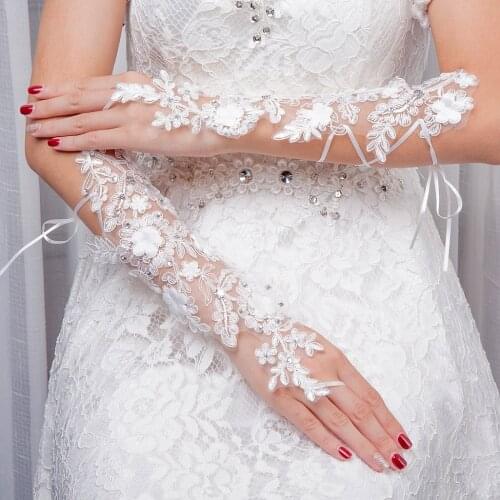 Pretty Bridal Gloves Fingerless Lace Appliques Embellished Beaded Flowers Wedding Accessories For Brides
