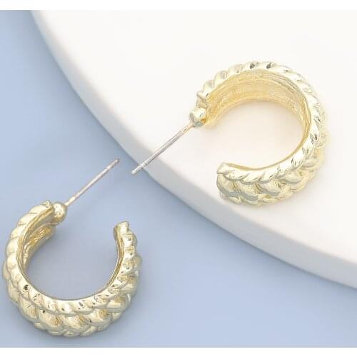 Fashionable and Simple C-shaped Semicircle Metal Earrings Womens Popular Retro Hoop Earrings Texture Jewelry Accessories