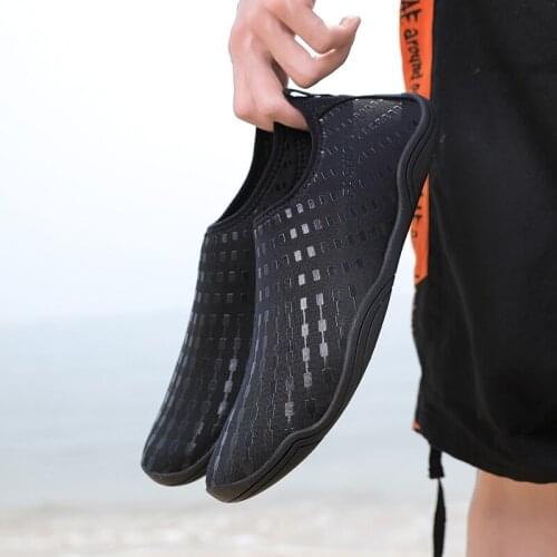 Outdoor wading shoes couple swimming shoes beach shoes sports shoes womens water shoes upstream shoes new breathable summer hik