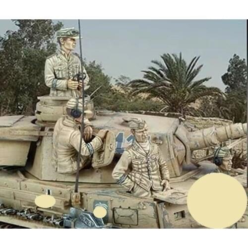 4 German soldiers in World War II need to assemble and paint by themselves 1:35