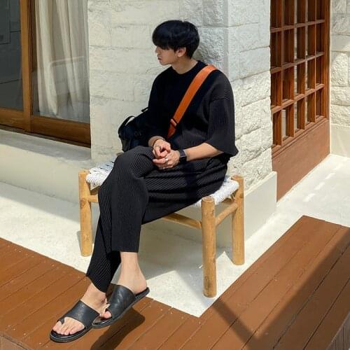 Fashion Sports Two Pieces Set Mens Short Sleeve T-Shirt Loose Causal Summer New Ice Silk Pleated Fabric Suit Korean