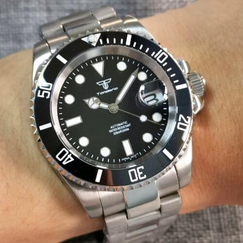 Diving Watch Sterile Automatic Mens Wristwatch Japan NH35 Black Dial 200M Waterproof Sapphire Glass Green Lume Oyster Bracelet