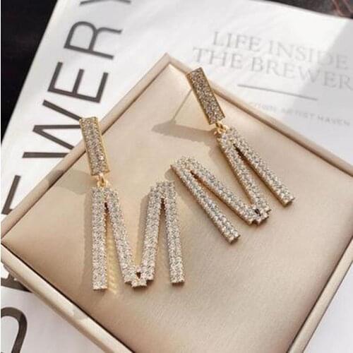2020 New Fashion Ladies Rhinestone Letter M Pendant Earrings Crystal Earrings Bride Wedding Earrings Party Jewelry Ear Stud Lace