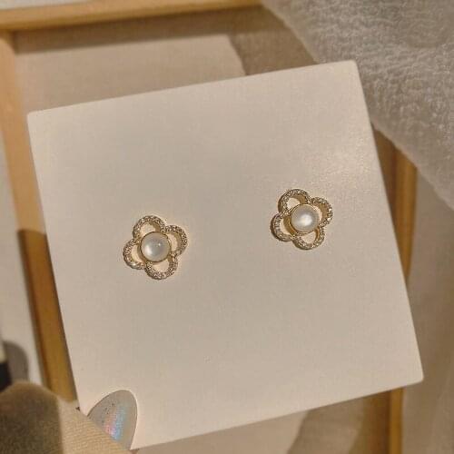 French small pearl earrings small fresh flowers female net red fashion temperament simple niche earrings