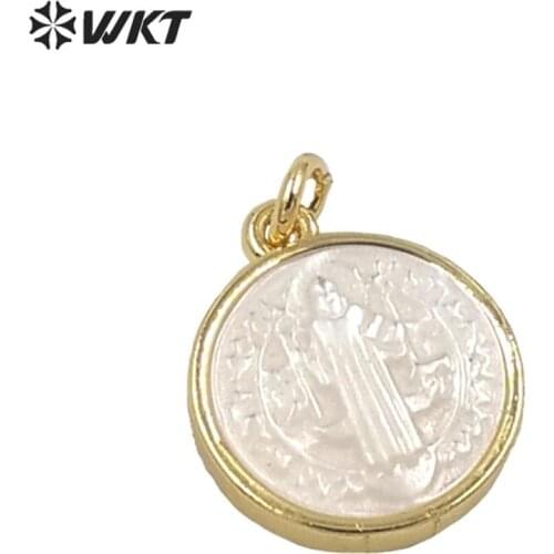 WT-MP172 WKT super hot hand make carved gold bezel setting Christian pendant popular white mop shell gold jesus pendant