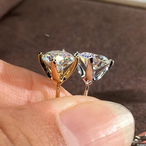 Huitan Classic 4 Prong Solitaire Stud Earrings High Quality Brilliant Round Cubic Zirconia Engagement Wedding Jewelry for Women