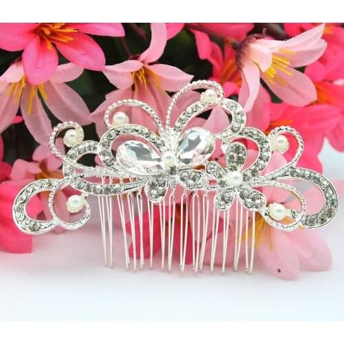 The bridal ornament butterfly type alloy inserts the pearl of the pearl to be inserted into the comb and hair ornaments