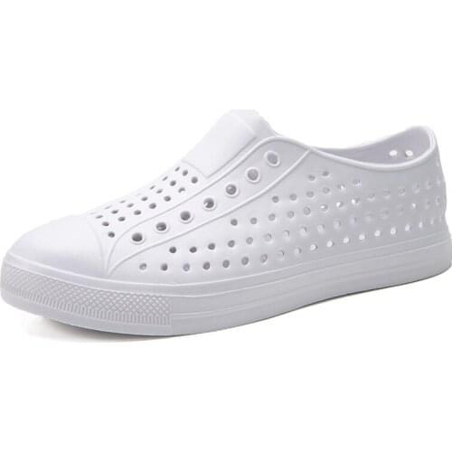 2021 New Fashion Sandals Men Hollow Clogs Slippers Boys Bottom Beach Jelly Clogs Male Comfy Water Garden Sandals Women Sneakers